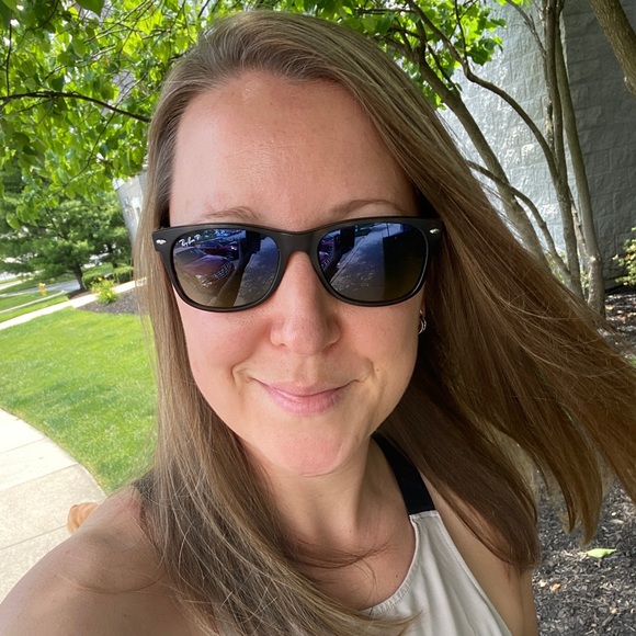 Meet your Posher, Victoria - Picture 1 of 2